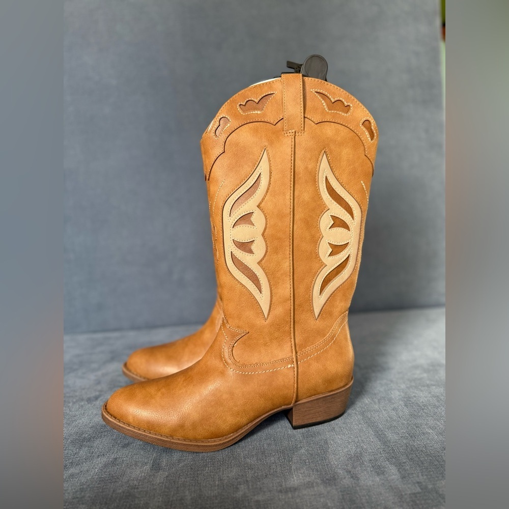 Madden NYC Women’s Faux Leather Tan Round Toe Butterfly Western Boots SZ 8 New - Picture 4 of 8